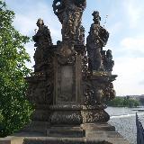 Одна из скульптур Карлового моста