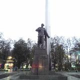 Памятник Циолковскому на пл. Мира