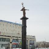 Монумент в честь 50 летия Победы на одноименной площади