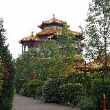 Одна из зон парка оформлена в китайском стиле