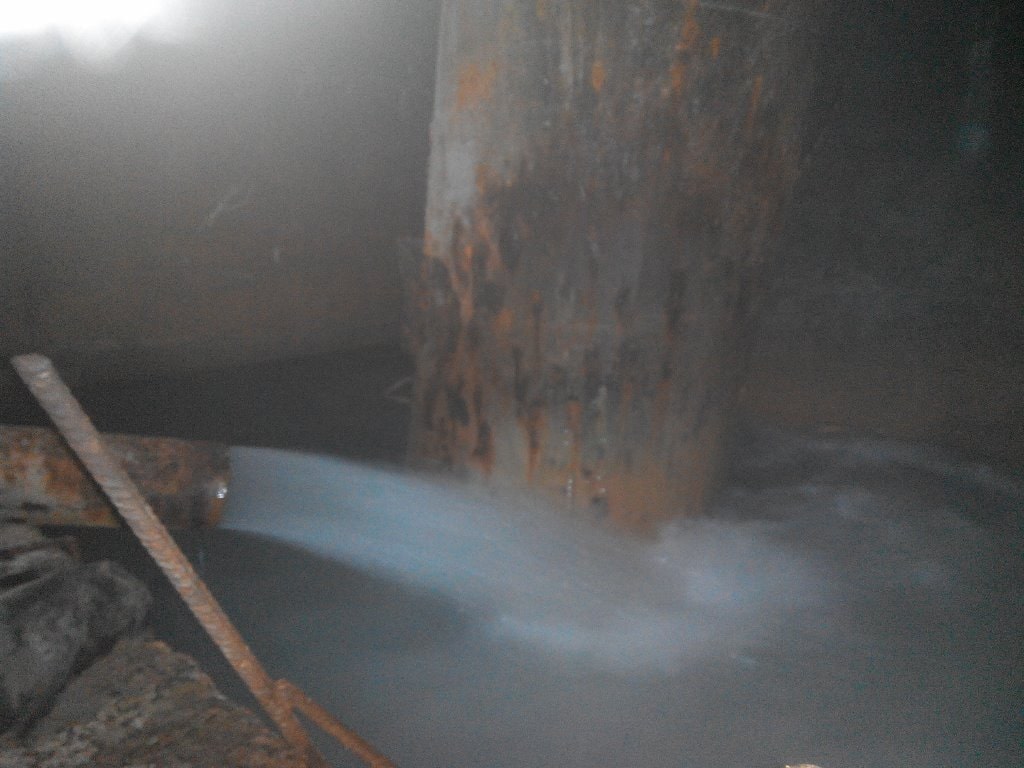 В шахте много воды